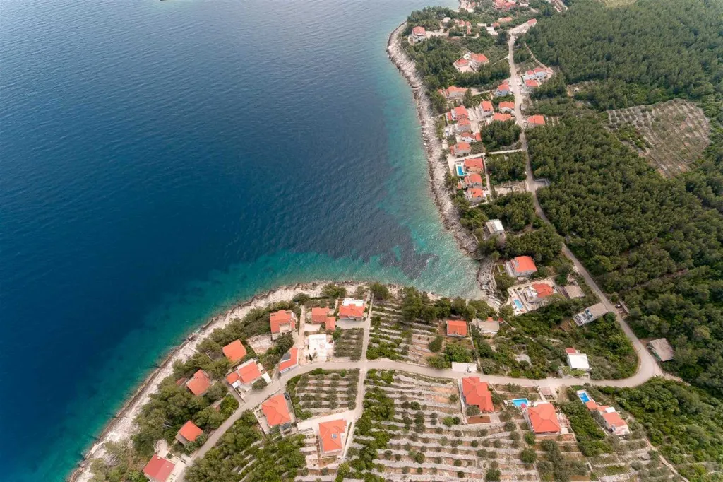 4-Bedroom Villa in Prigradica with Private Sea Deck