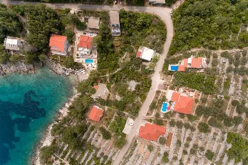 4-Bedroom Villa in Prigradica with Private Sea Deck