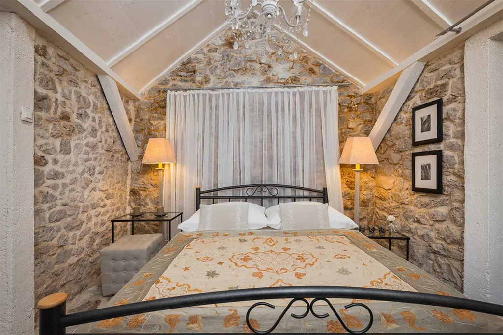 Stone Villa with Heated Pool in Drvenik Mali