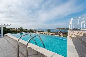 Stone Villa with Heated Pool in Drvenik Mali