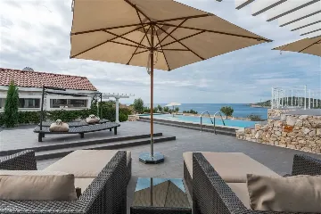 Stone Villa with Heated Pool in Drvenik Mali