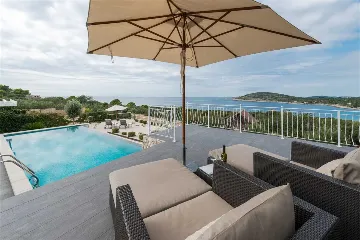 Stone Villa with Heated Pool in Drvenik Mali