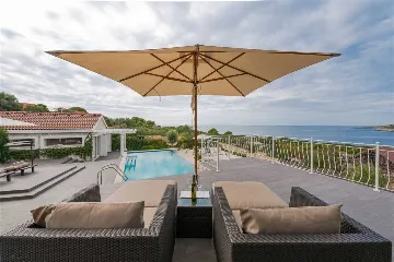 Stone Villa with Heated Pool in Drvenik Mali