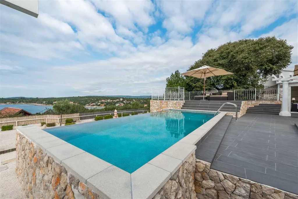 Stone Villa with Heated Pool in Drvenik Mali