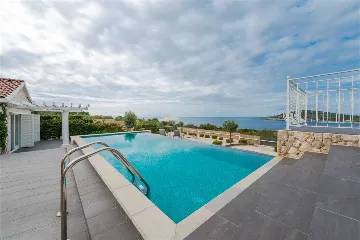 Stone Villa with Heated Pool in Drvenik Mali