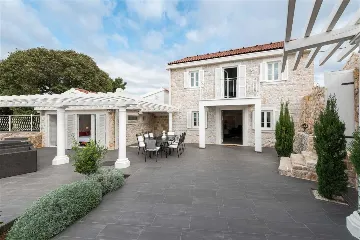 Stone Villa with Heated Pool in Drvenik Mali
