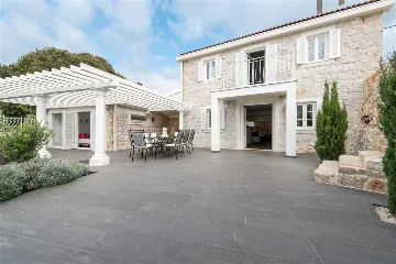 Stone Villa with Heated Pool in Drvenik Mali