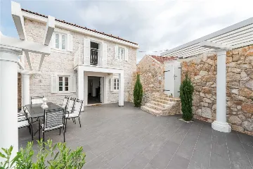 Stone Villa with Heated Pool in Drvenik Mali