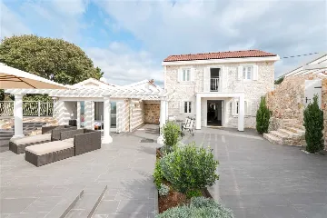 Stone Villa with Heated Pool in Drvenik Mali