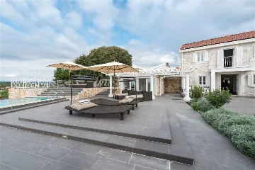 Stone Villa with Heated Pool in Drvenik Mali