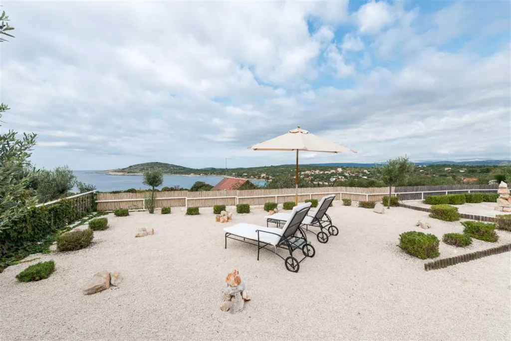 Stone Villa with Heated Pool in Drvenik Mali