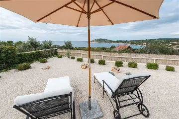 Stone Villa with Heated Pool in Drvenik Mali