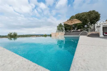 Stone Villa with Heated Pool in Drvenik Mali