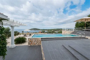 Stone Villa with Heated Pool in Drvenik Mali