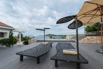 Stone Villa with Heated Pool in Drvenik Mali