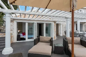 Stone Villa with Heated Pool in Drvenik Mali