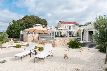 Stone Villa with Heated Pool in Drvenik Mali