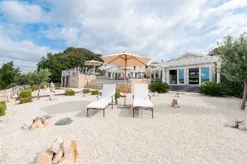 Stone Villa with Heated Pool in Drvenik Mali