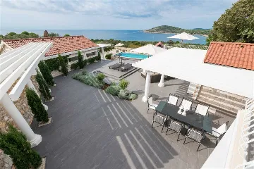 Stone Villa with Heated Pool in Drvenik Mali