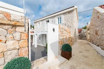 Stone Villa with Heated Pool in Drvenik Mali
