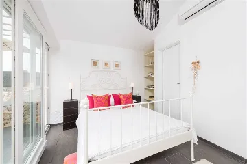 Stone Villa with Heated Pool in Drvenik Mali