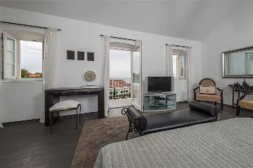 Stone Villa with Heated Pool in Drvenik Mali