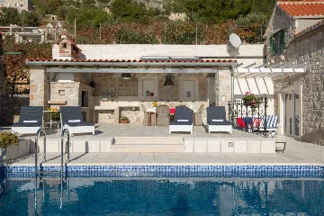 3-Bedroom Stone Villa with Pool in Murvica