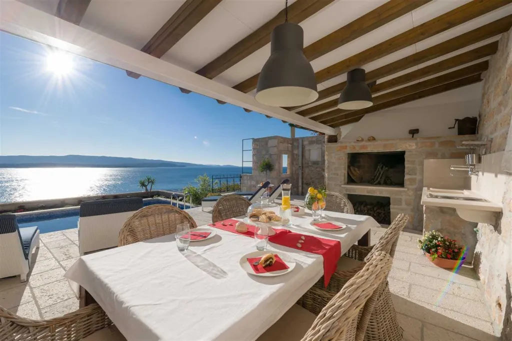 3-Bedroom Stone Villa with Pool in Murvica