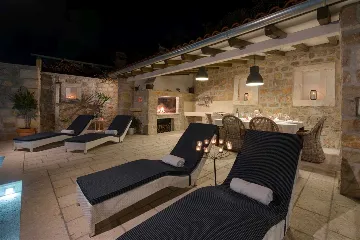 3-Bedroom Stone Villa with Pool in Murvica