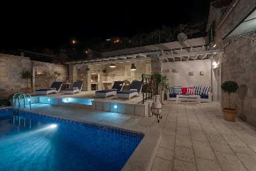 3-Bedroom Stone Villa with Pool in Murvica