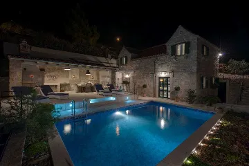 3-Bedroom Stone Villa with Pool in Murvica