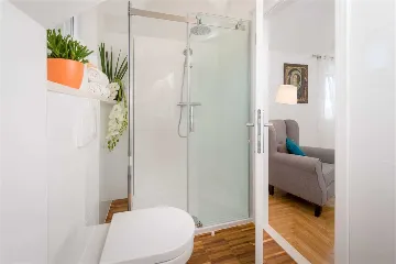 3-Bedroom Stone Villa with Pool in Murvica