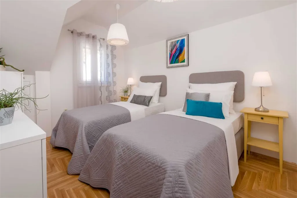 3-Bedroom Stone Villa with Pool in Murvica