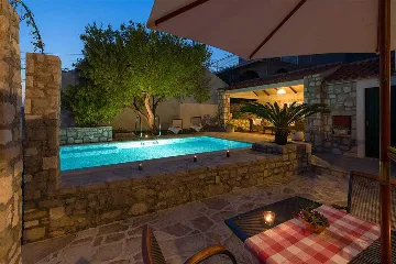 2-Bedroom Villa with Pool in Bol