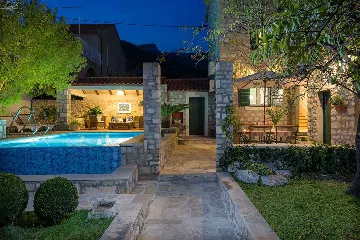 2-Bedroom Villa with Pool in Bol