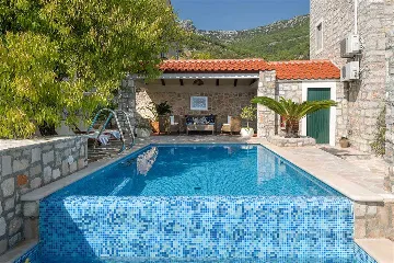 2-Bedroom Villa with Pool in Bol