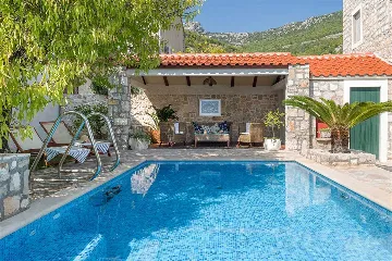2-Bedroom Villa with Pool in Bol