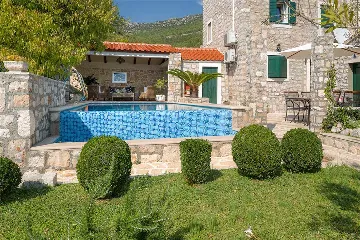 2-Bedroom Villa with Pool in Bol