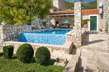 2-Bedroom Villa with Pool in Bol