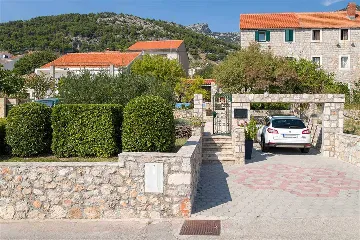 2-Bedroom Villa with Pool in Bol