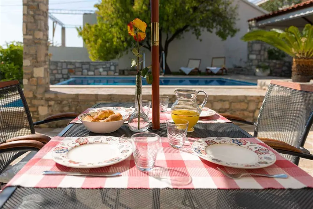 2-Bedroom Villa with Pool in Bol