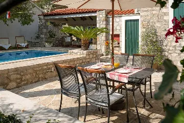 2-Bedroom Villa with Pool in Bol