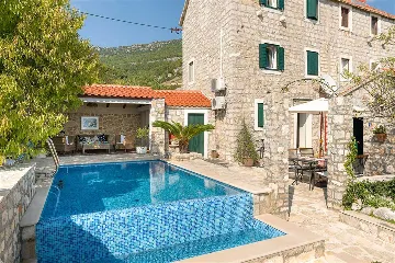 2-Bedroom Villa with Pool in Bol