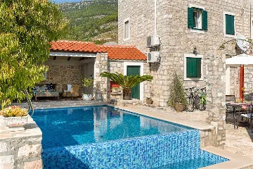 2-Bedroom Villa with Pool in Bol