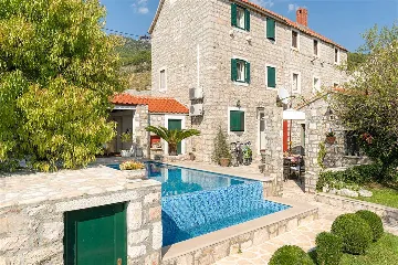 2-Bedroom Villa with Pool in Bol