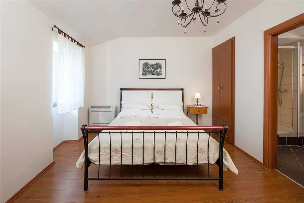 2-Bedroom Villa with Pool in Bol
