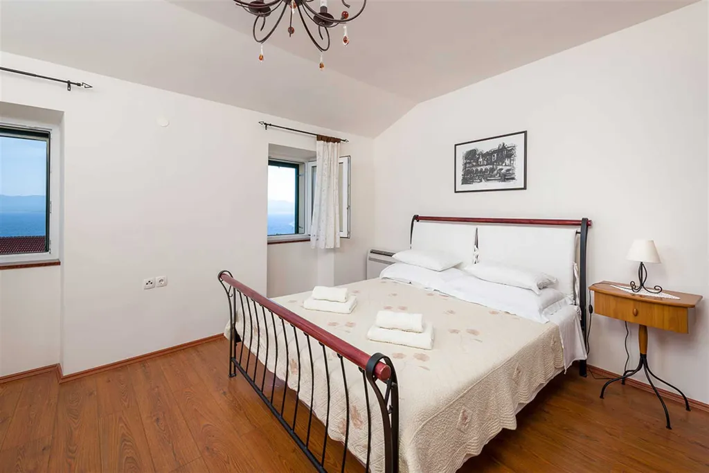 2-Bedroom Villa with Pool in Bol