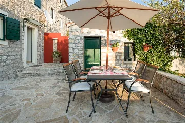 2-Bedroom Villa with Pool in Bol