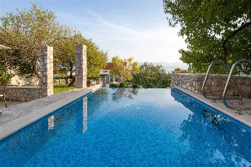 2-Bedroom Villa with Pool in Bol
