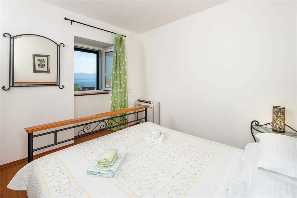 2-Bedroom Villa with Pool in Bol